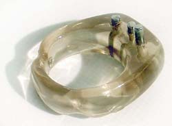 RING AUS ZELLULOSEACETAT MIT STAHL.2